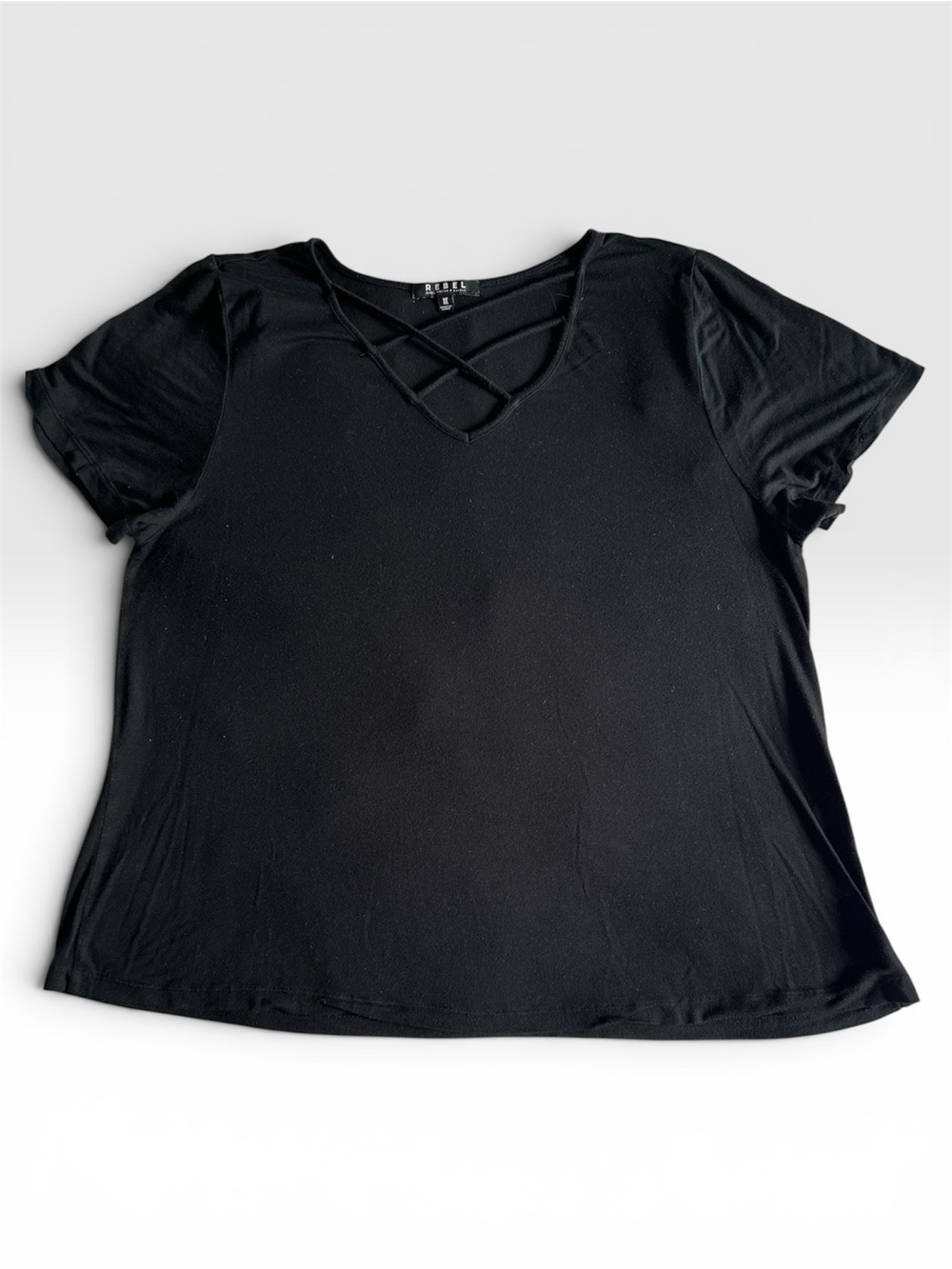 ⚫️ REBEL Rebel Wilson X Angels Black Crisscross V-Neck Short Sleeve Top